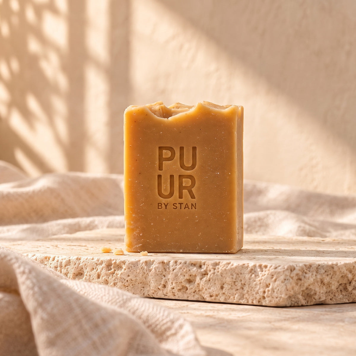 Kojic Body Bar, op travertin