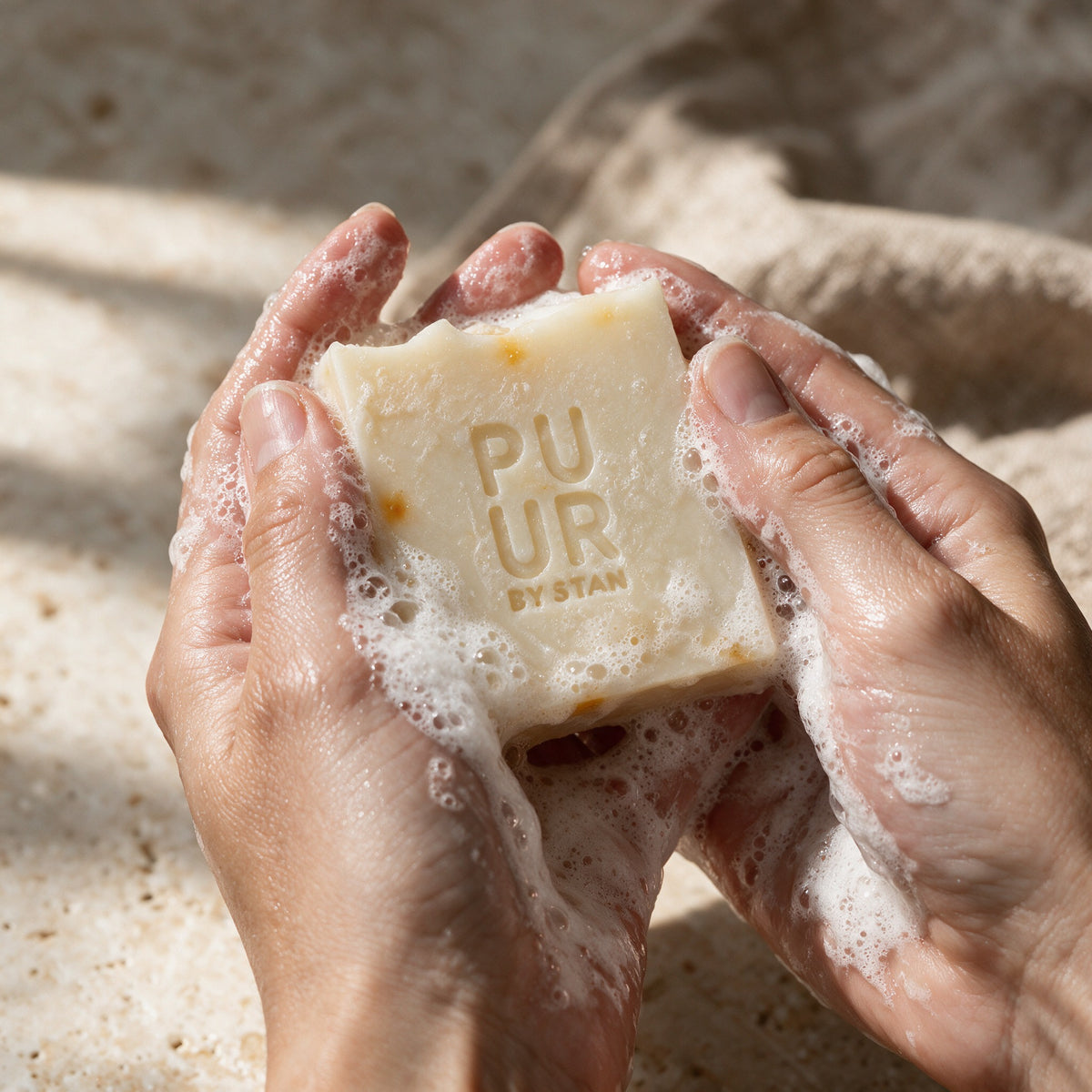 Shampoo Bar, schuim in de handen