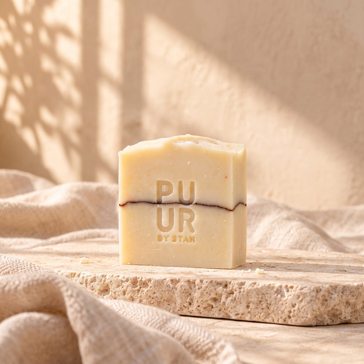Shea Body Bar, op travertin