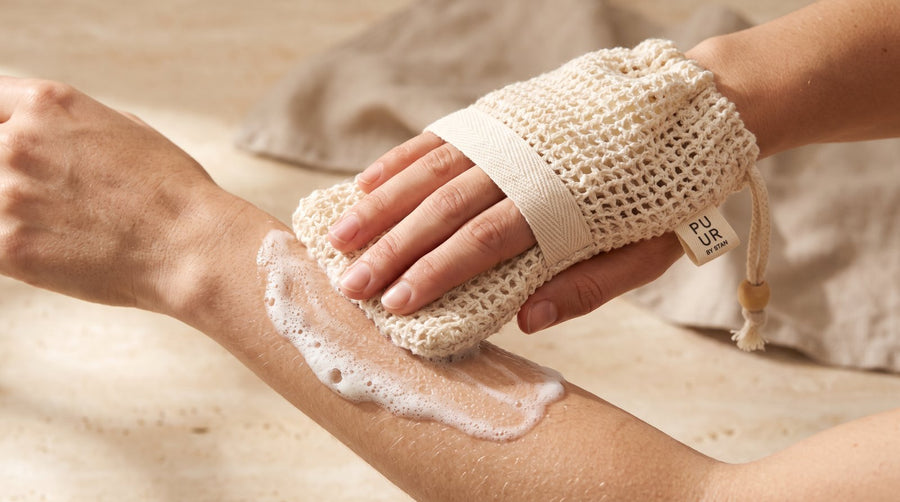 Sisal Soap Bag met een bar erin, als zachte scrub over de onderarm